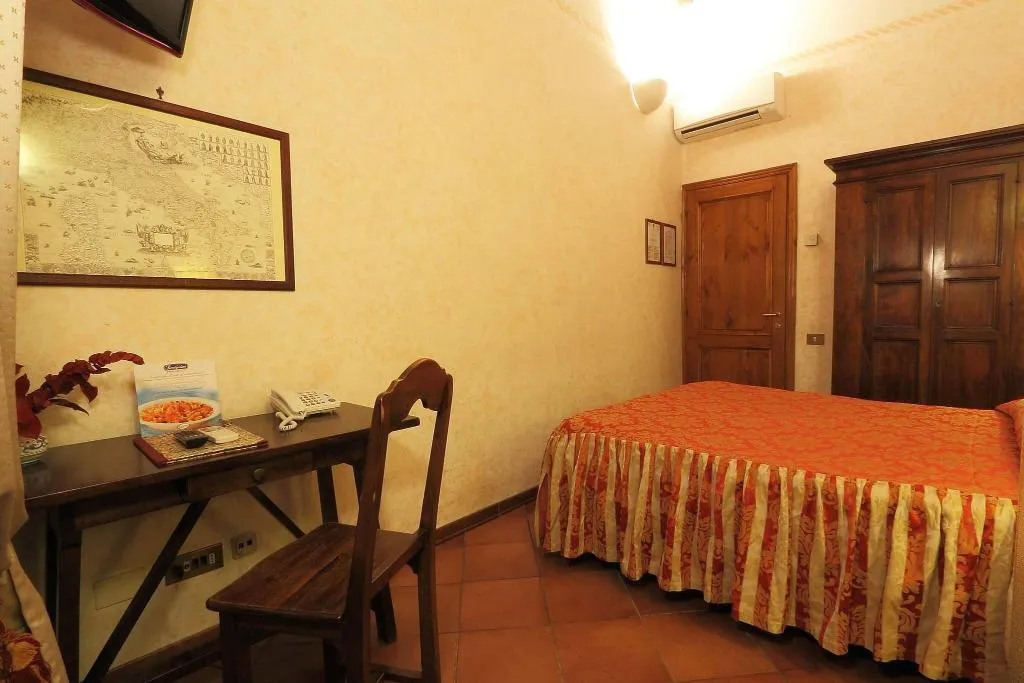 Room, Mario's, Florence