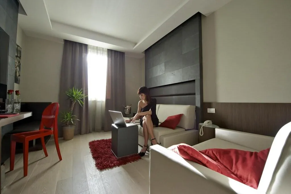 SUITE CAPACITY 4 Room, UNA HOTELS Villa dei Platani Foligno, Perugia