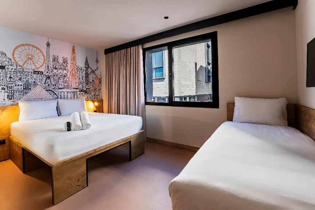 FAMILY ROOM STANDARD Room, easyHotel Madrid Alcala, Madrid