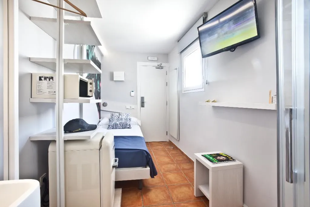 SINGLE PREMIUM Room, Ryans La Marina, Ibiza