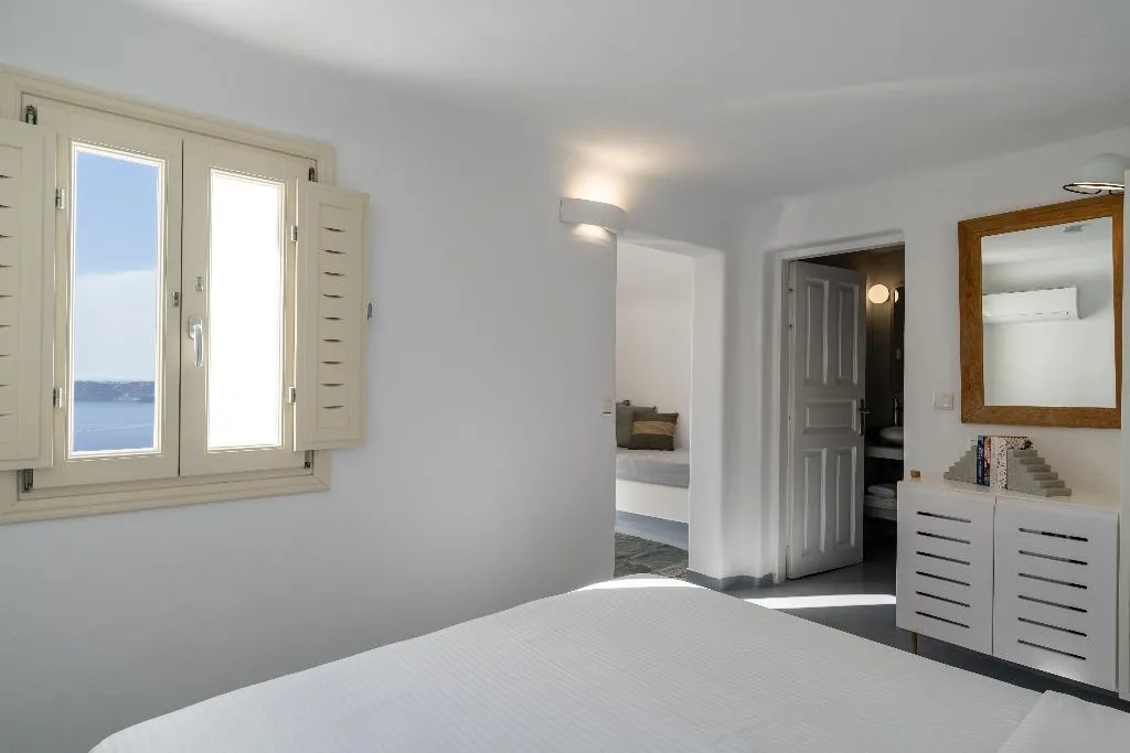 Double or Twin SUPERIOR Room, Cliffside Suites, Santorini