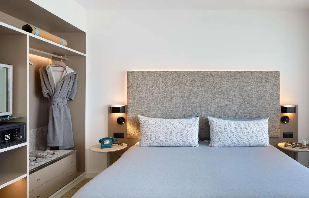 JUNIOR SUITE STANDARD Room, INNSiDE by Meliá Barcelona Apolo, Barcelona
