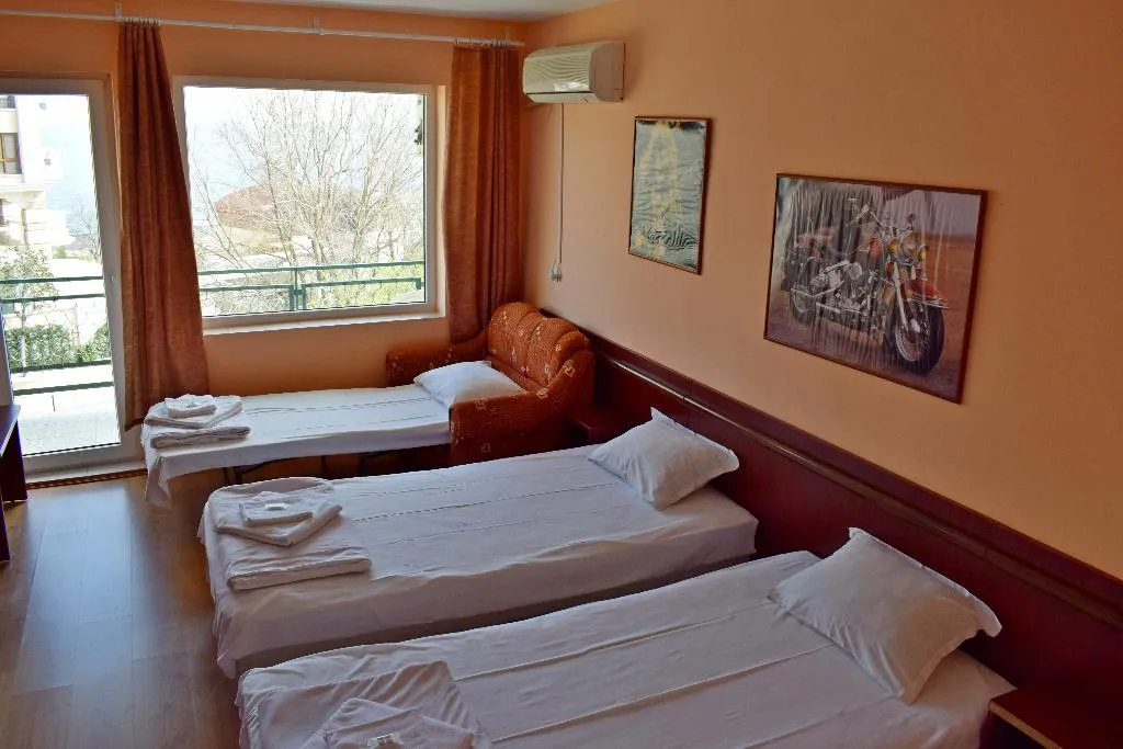 Bed in dormitory FEMALE ROOM Room, Royal Hostel, Varna