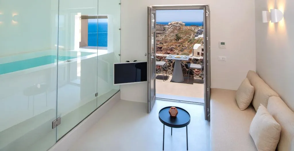 JUNIOR SUITE WITH JACUZZI Room, Old Castle Oia by Mr and Mrs White, Santorini