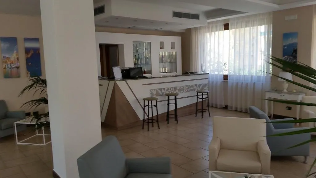 Lobby, Leone, Naples