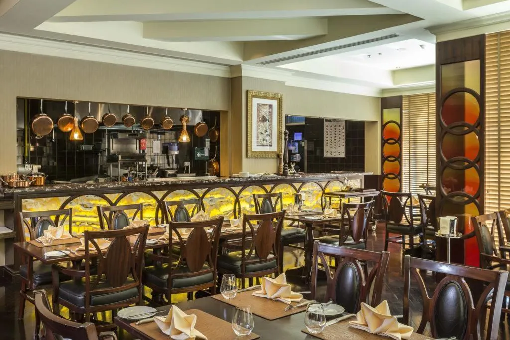 Restaurant, Movenpick Grand Al Bustan Hotel, Dubai