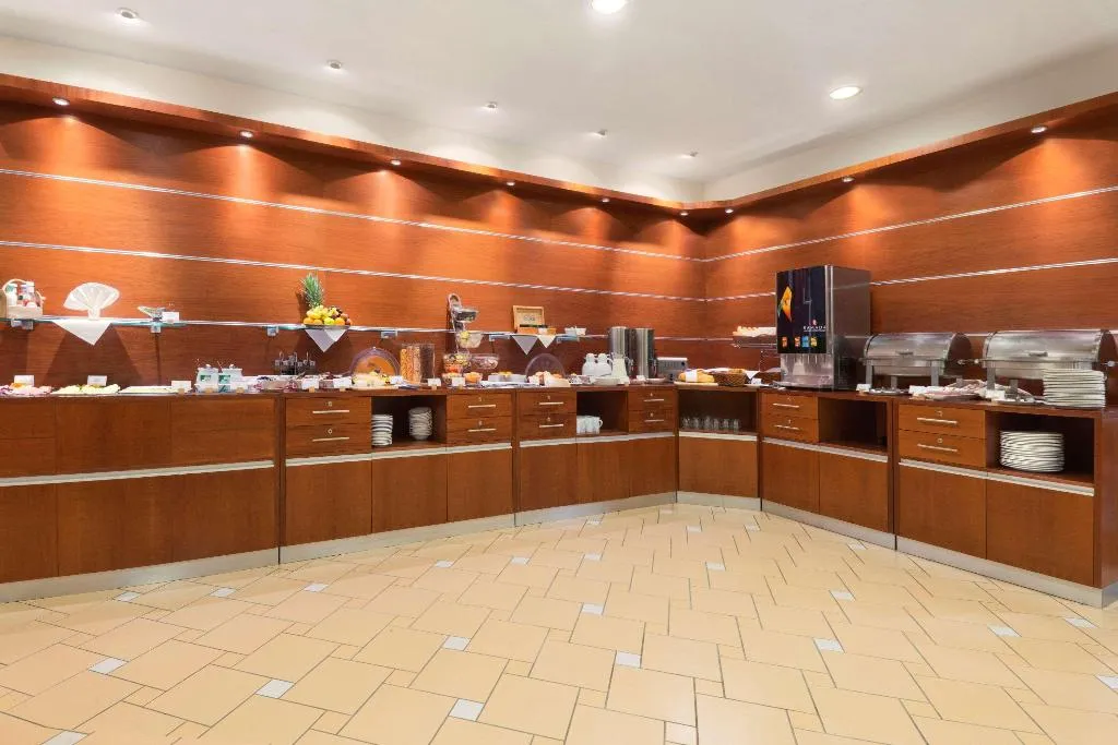 Restaurant, Ramada Airport Prague, Prague