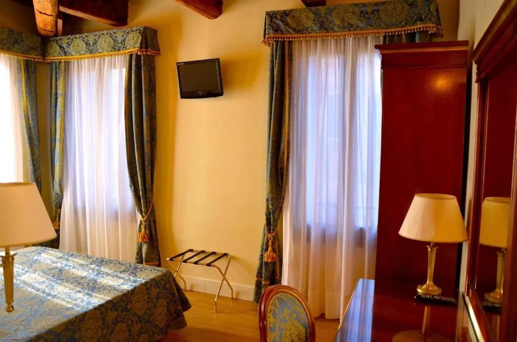 Room, B&B Le Marie, Venice