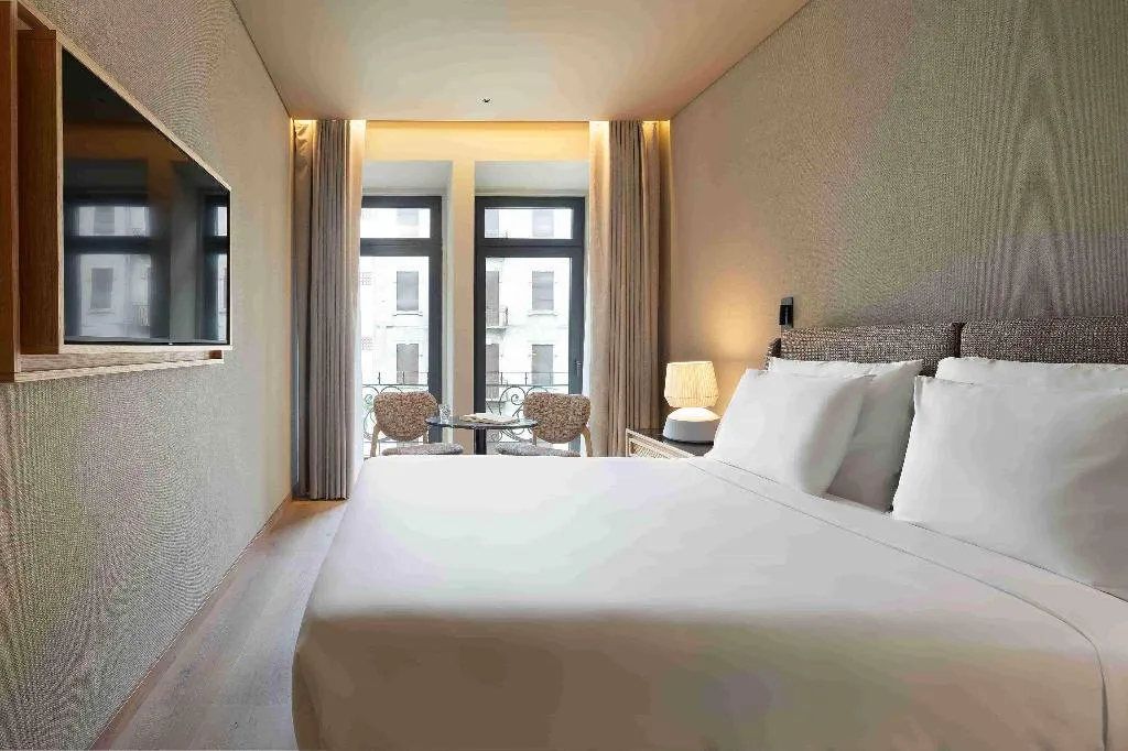 Room, Evolution Valbom, Lisbon