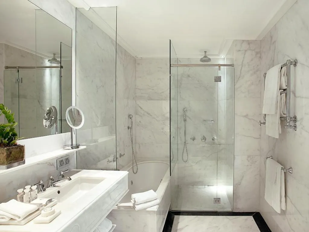 JUNIOR SUITE STANDARD Room, Majestic Hotel & Spa Barcelona, Barcelona