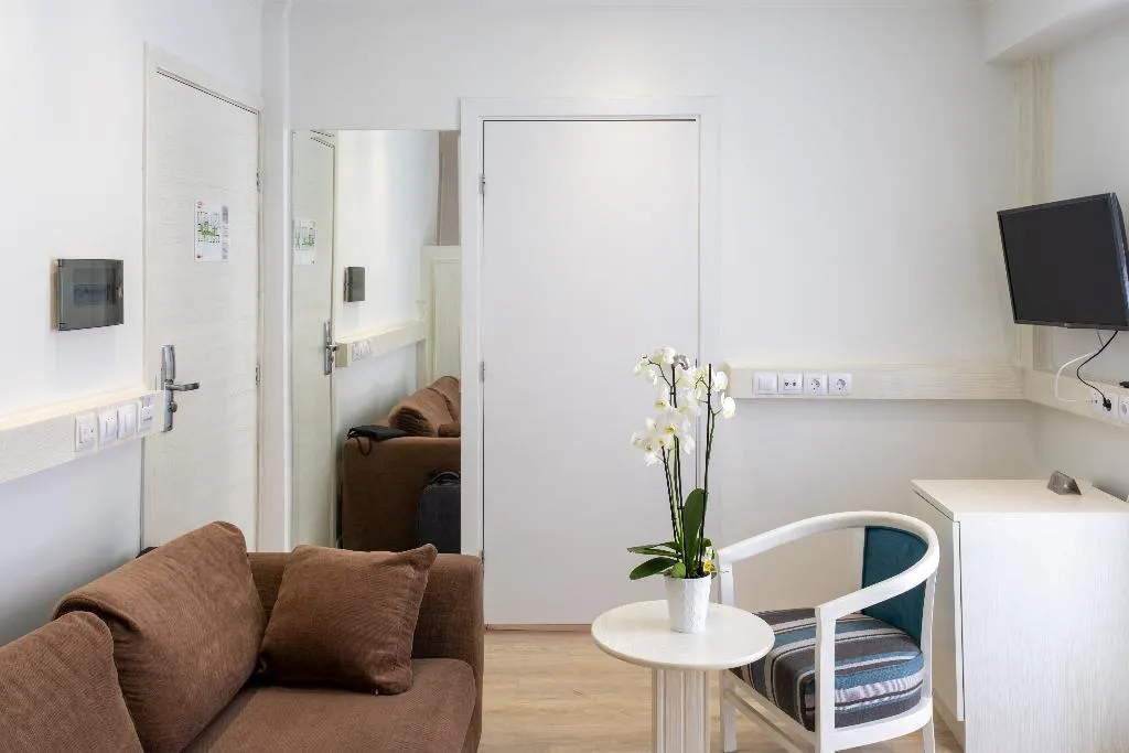 JUNIOR SUITE STANDARD Room, Athens Cypria, Athens