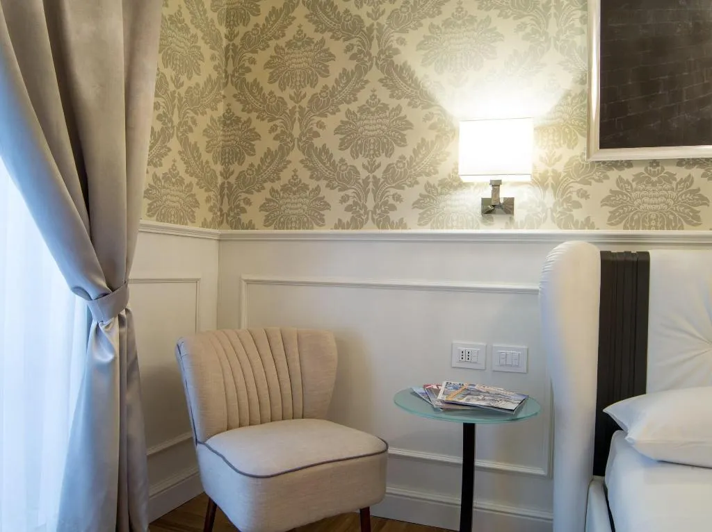 Room, Luxury Duomo Rooms, Milan