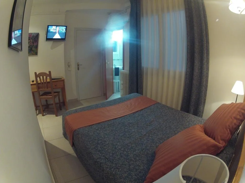 DOUBLE SINGLE USE ONE BED Room, Montserrat, Costa Brava