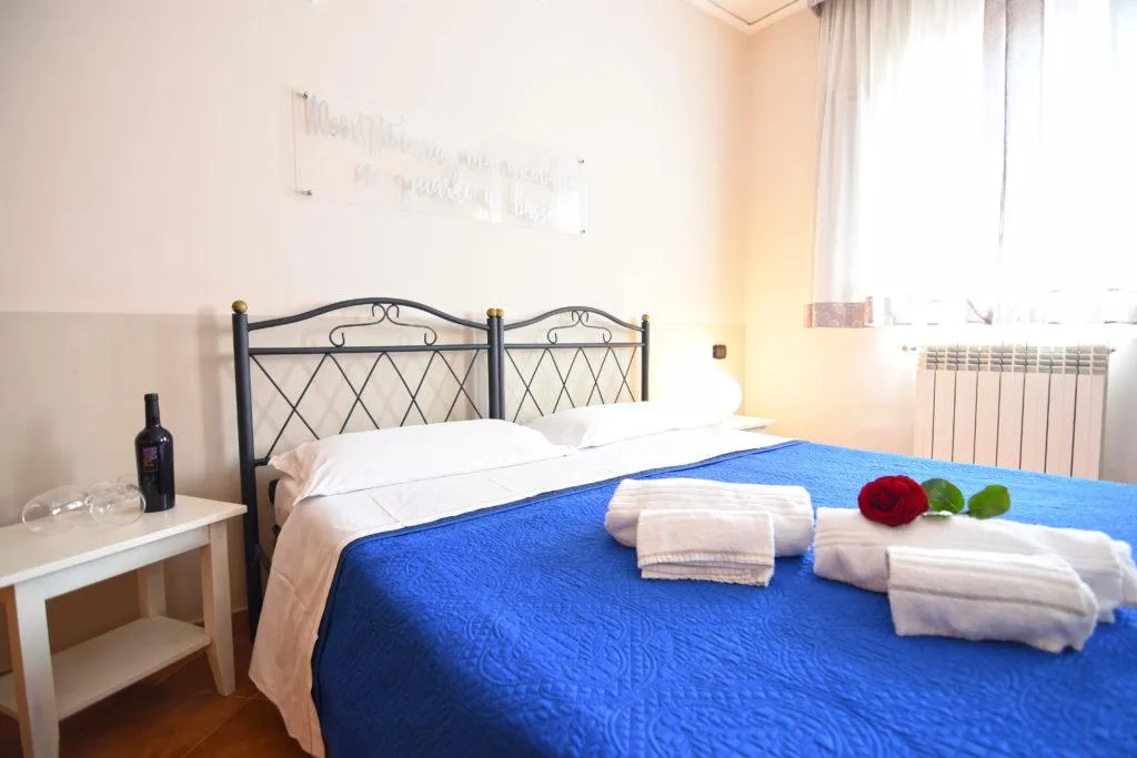APARTMENT SEA VIEW WITH TERRACE Room, Case Così Apartments Napoli, Naples