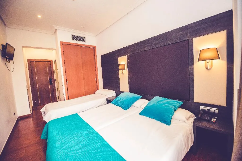 TRIPLE STANDARD Room, Hostal Sol Los Angeles, Madrid