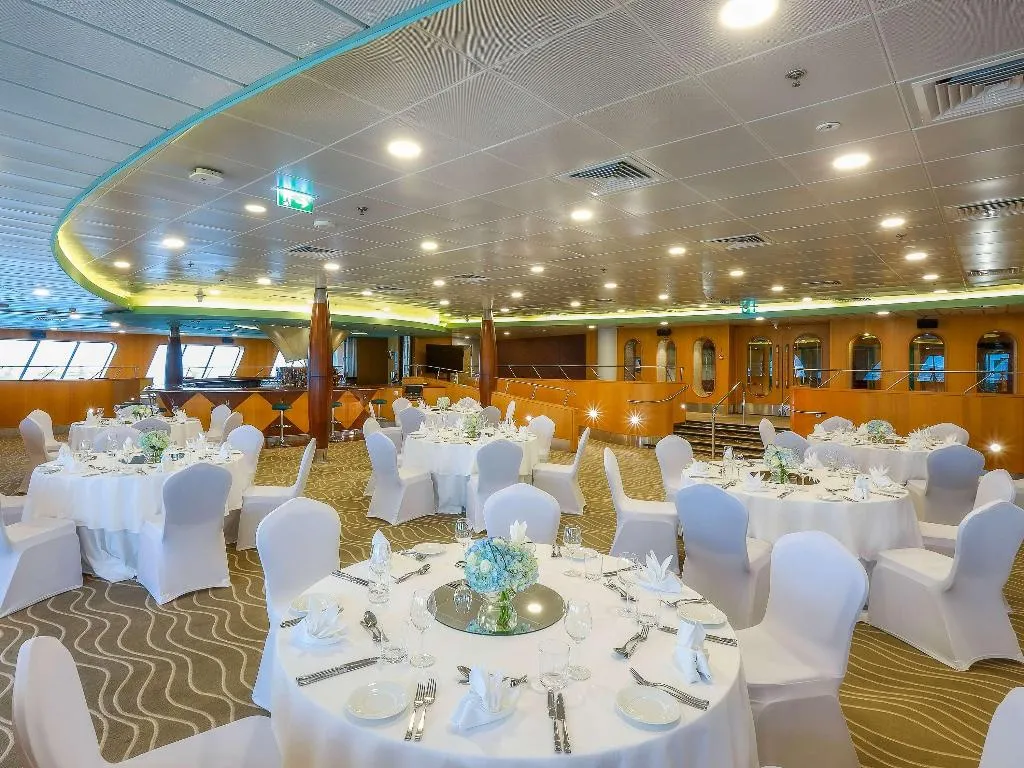 Conferences, Queen Elizabeth 2, Dubai