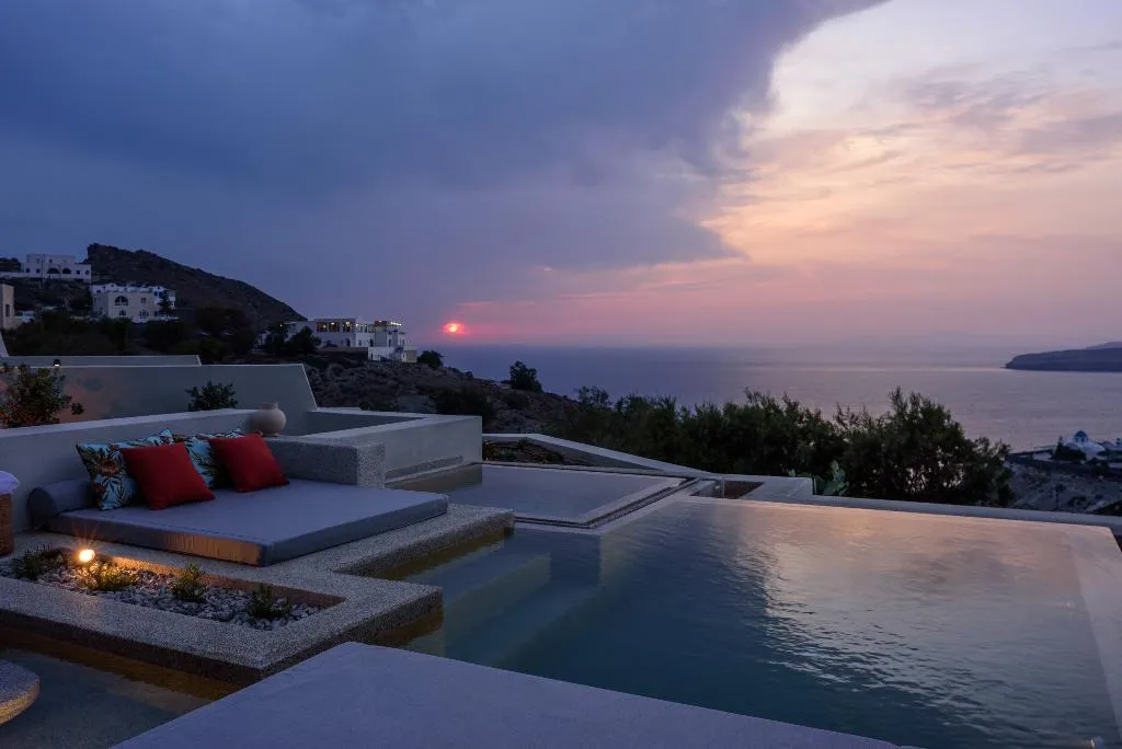 SUITE WITH PRIVATE POOL Room, Potnia Theron Suites, Santorini