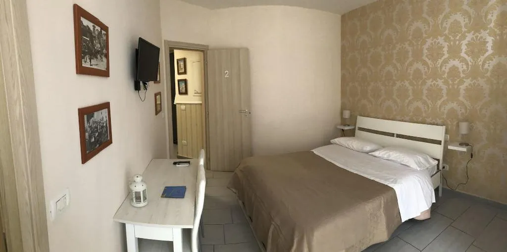 Room, B&B 248, Naples