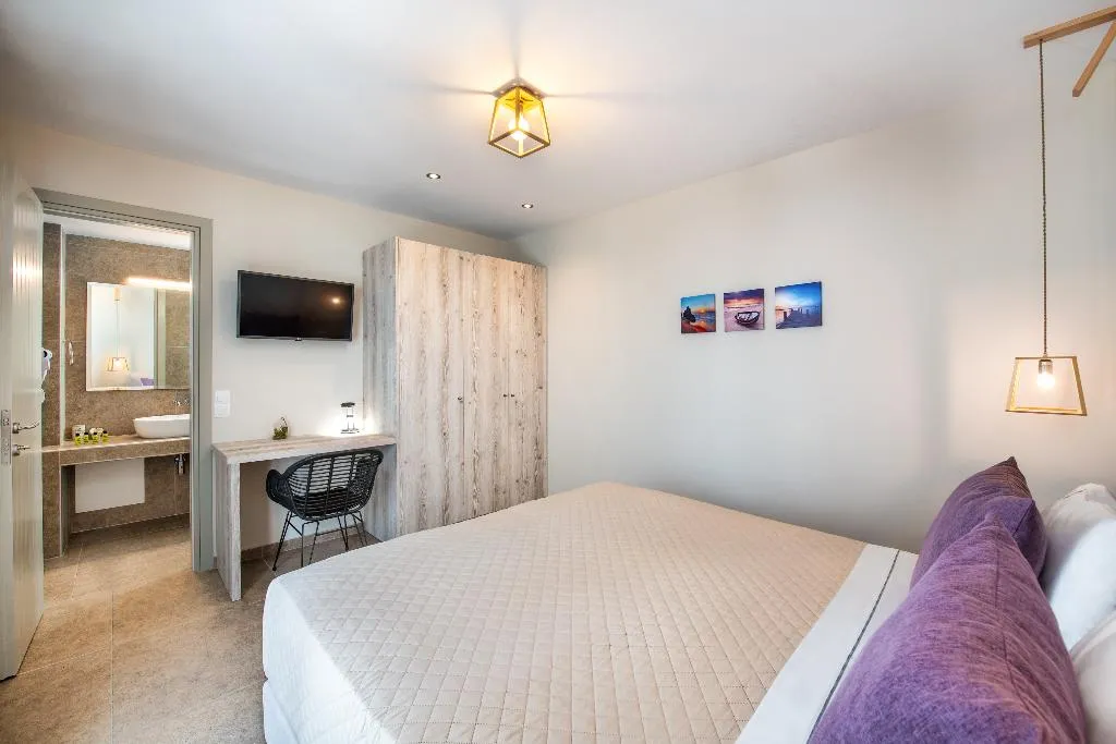 Double or Twin SUPERIOR Room, Fomithea, Santorini