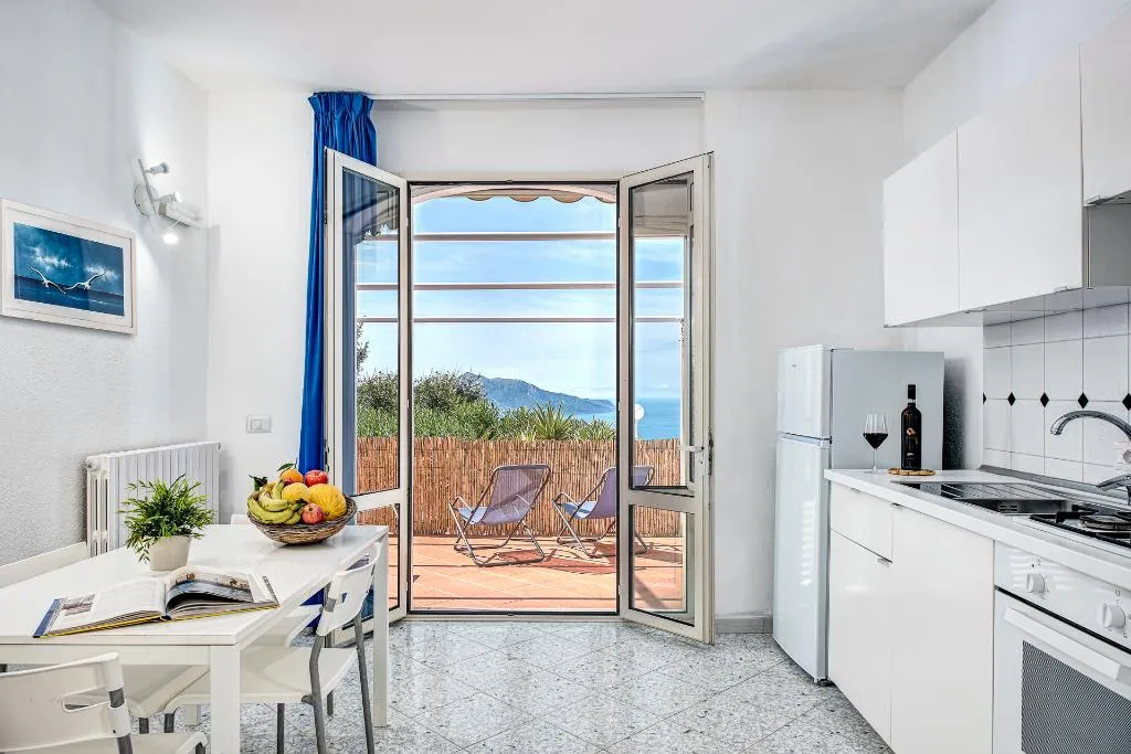 APARTMENT CLASSIC TWO BEDROOMS Room, Gocce Di Capri  Residence, Naples