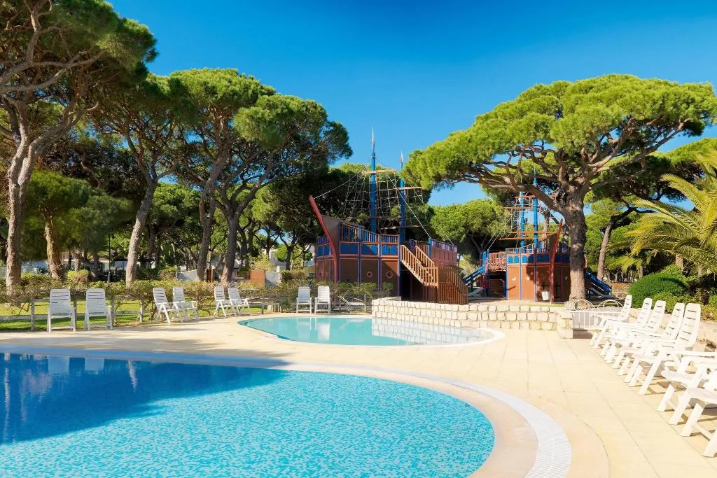 Pool, Pine Cliffs Ocean Suites, Algarve