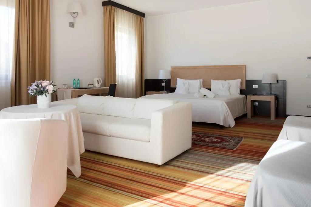 JUNIOR SUITE STANDARD Room, Geovillage Olbia Sport & Convention Resort, Olbia