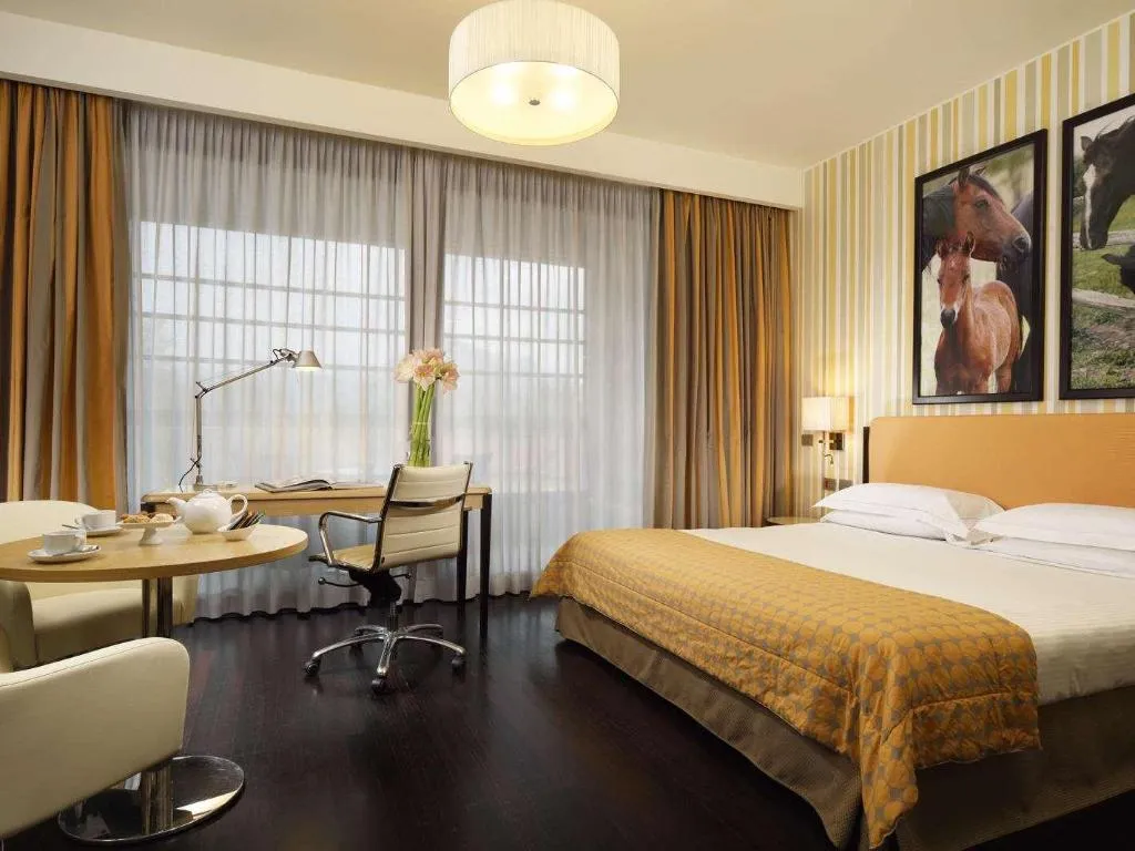 Room, Unahotels Varese, Milan