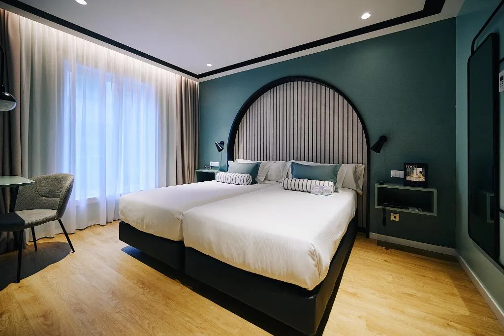 FAMILY ROOM STANDARD Room, Vincci Bonjardim, Porto
