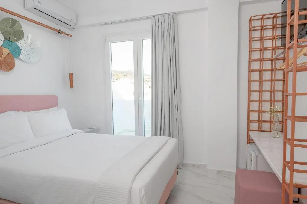 Room, Nama, Mykonos