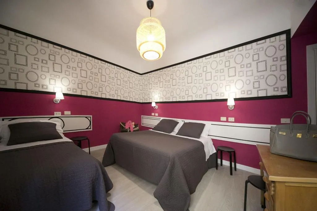 Room, Nella, Florence