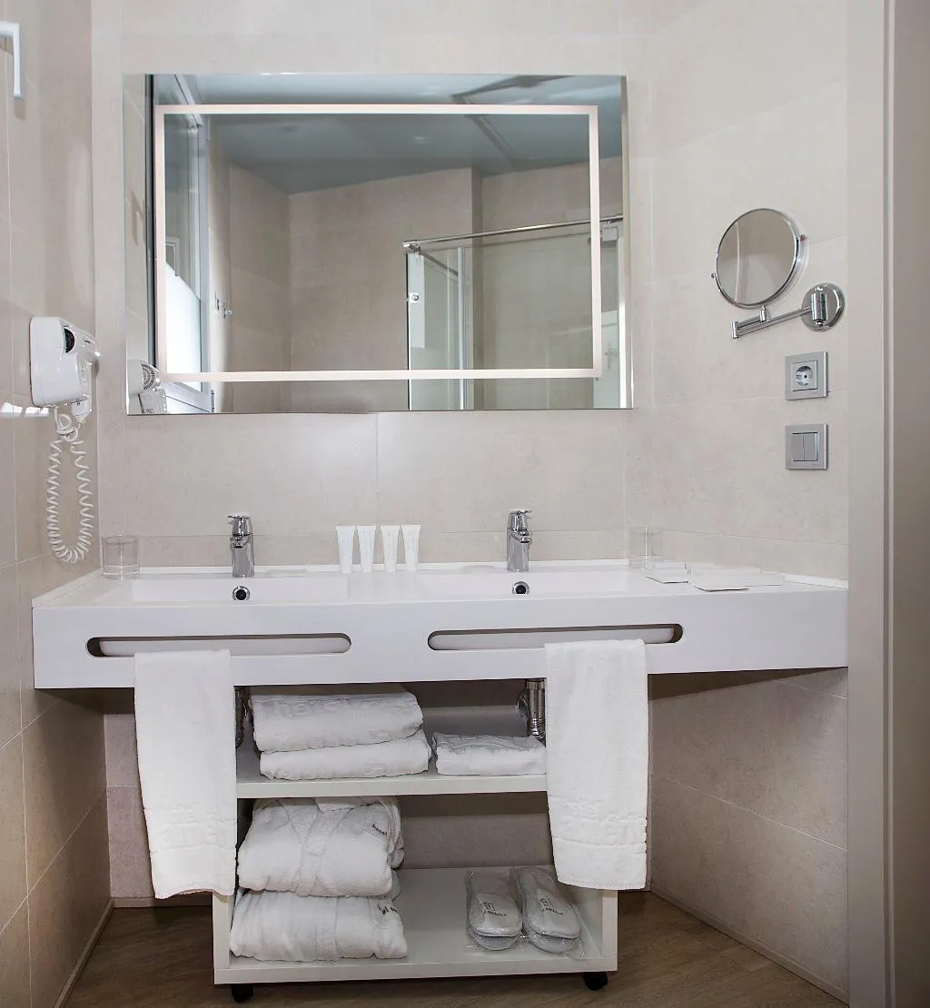 DOUBLE DELUXE Room, America Sevilla, Seville