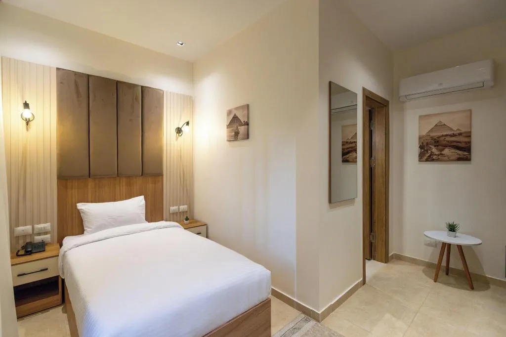 Room, Mazar Pyramids Hotel, Cairo