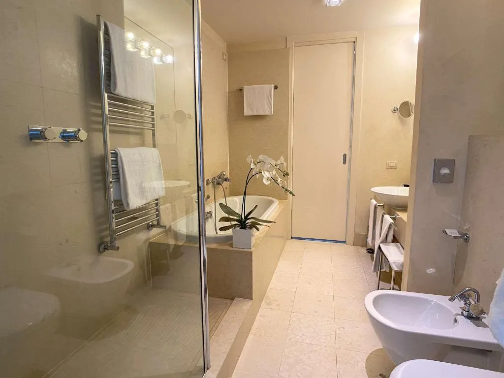 SUITE KING SIZE BED Room, Best Western Plus Hotel Le Favaglie, Milan
