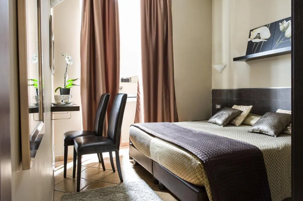 Room, Hotel Cervia, Naples