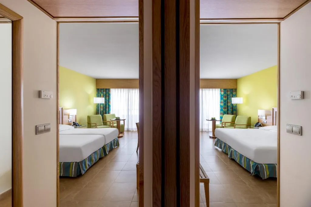FAMILY ROOM SUPERIOR Room, Elba Costa Ballena Beach & Thalasso Resort, Costa De La Luz
