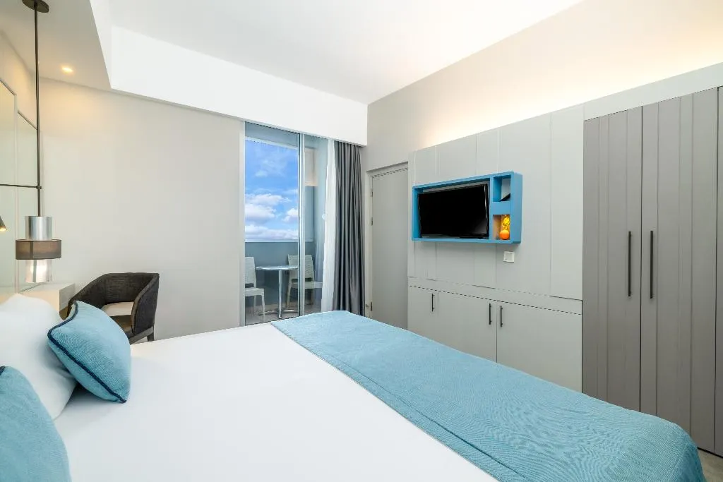 FAMILY ROOM STANDARD Room, Crystal Centro Pearl Collection, Antalya