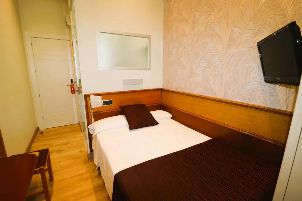 SINGLE STANDARD Room, Hostal Hispano-Argentino Gran Via, Madrid