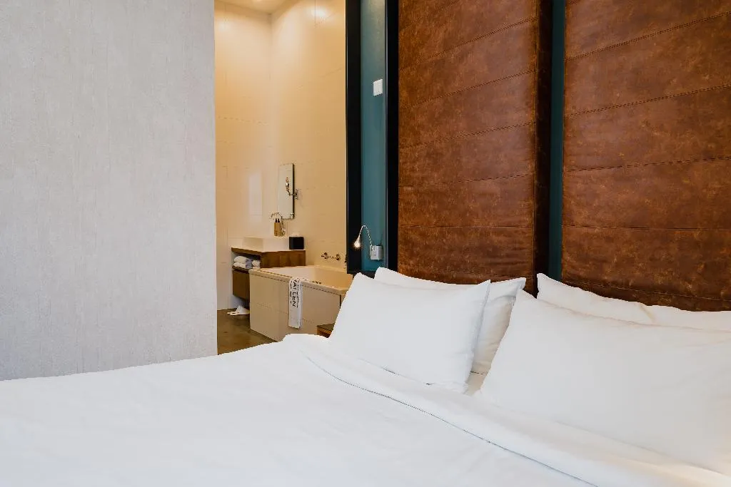 DOUBLE STANDARD Room, Hotel De Hallen, Amsterdam