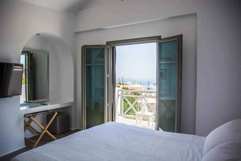 SUITE WITH JACUZZI Room, Amphitrite Suites Santorini, Santorini