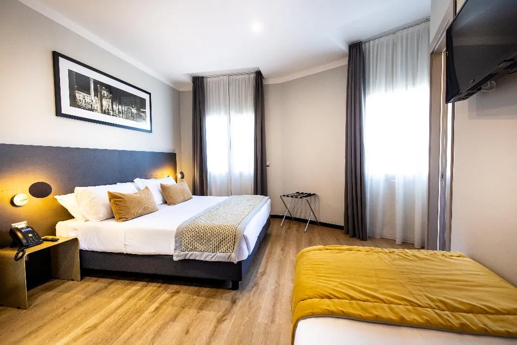 TRIPLE LUXURY Room, The Cross, Rome