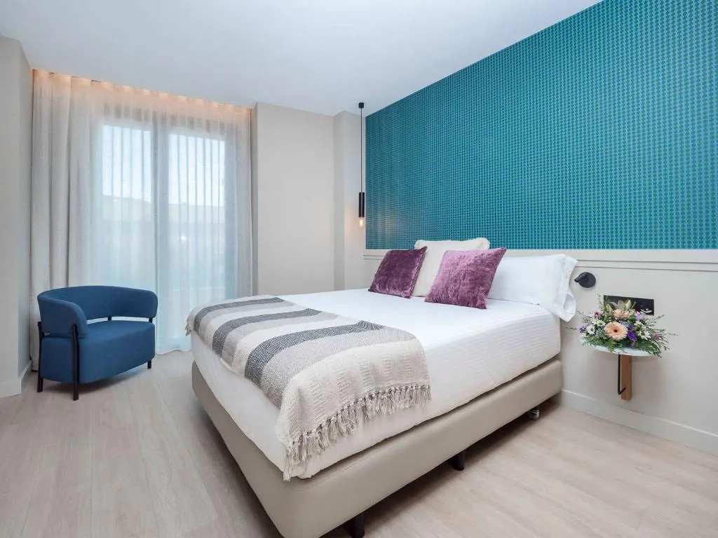 QUADRUPLE STANDARD Room, Arcelon Hotel, Barcelona
