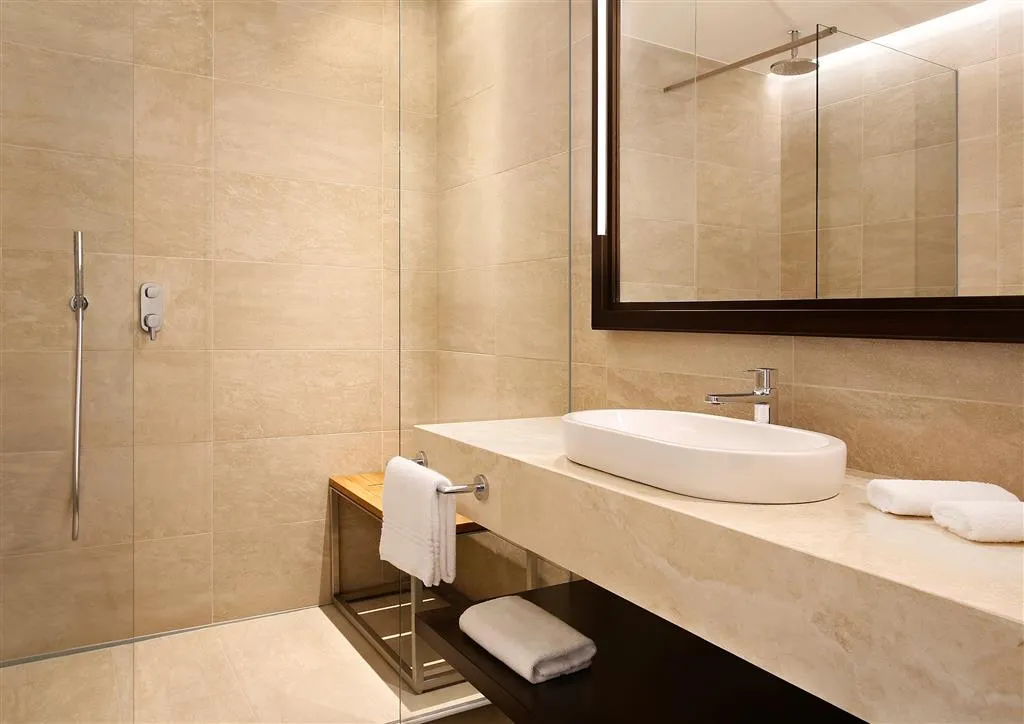 Room, Sheraton Lake Como, Milan