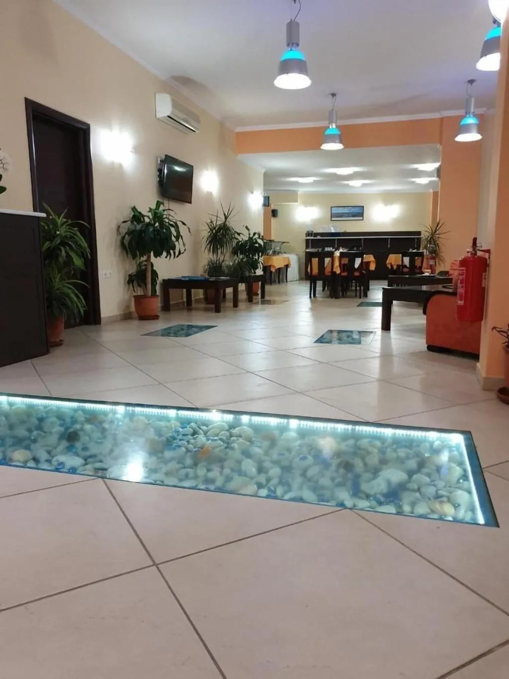 Lobby, Romantica, Kythira