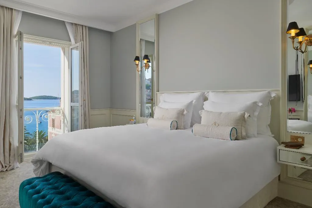 SUITE DELUXE SEA VIEW Room, Palace Elisabeth Hvar Hotel, Split