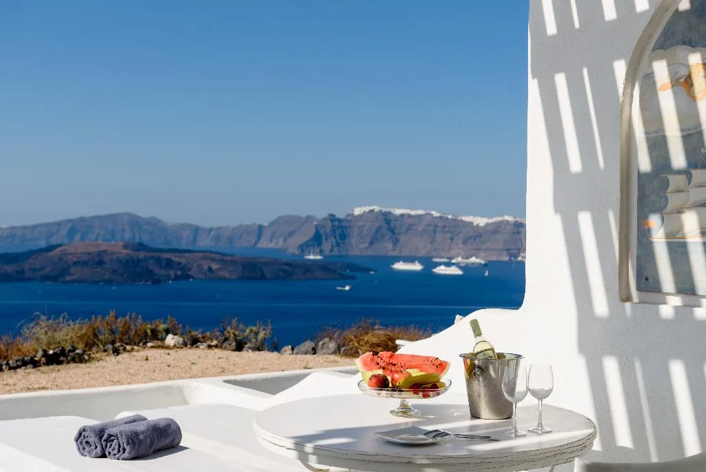 SUITE DELUXE WITH JACUZZI Room, Kalestesia Suites, Santorini