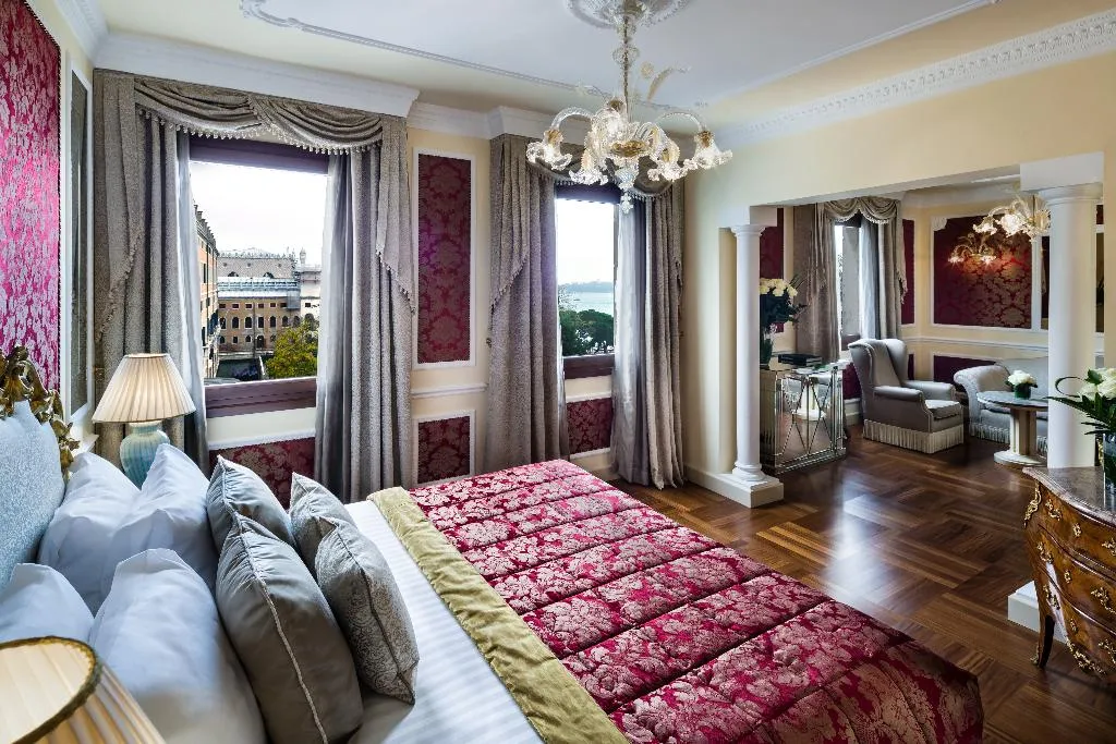 JUNIOR SUITE LAGOON VIEW Room, Baglioni Hotel Luna, Venice