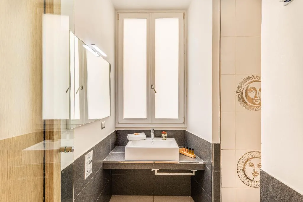 DOUBLE SUPERIOR Room, Trevi Palace Hotel, Rome