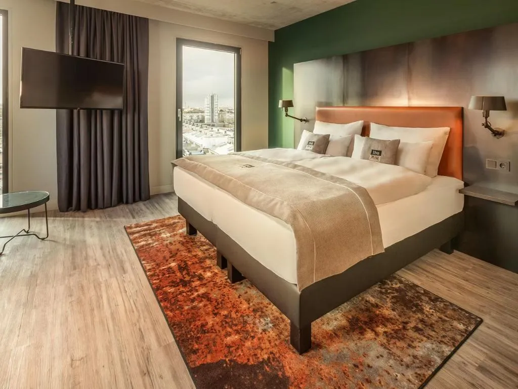 DOUBLE PREMIUM QUEEN BED Room, Holiday Inn - the niu, Fender Amsterdam, Amsterdam