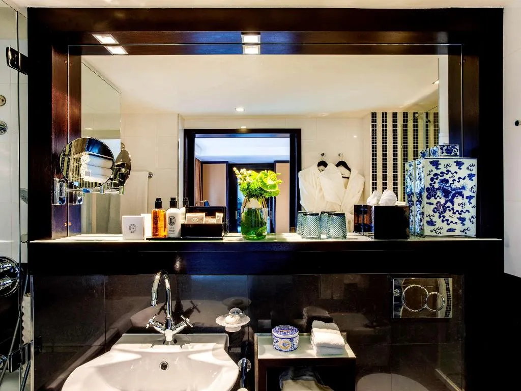SUITE KING SIZE BED Room, Sofitel Lisbon Liberdade, Lisbon
