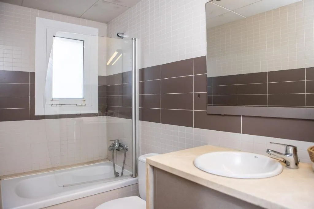 Room, Tropik, Costa Brava